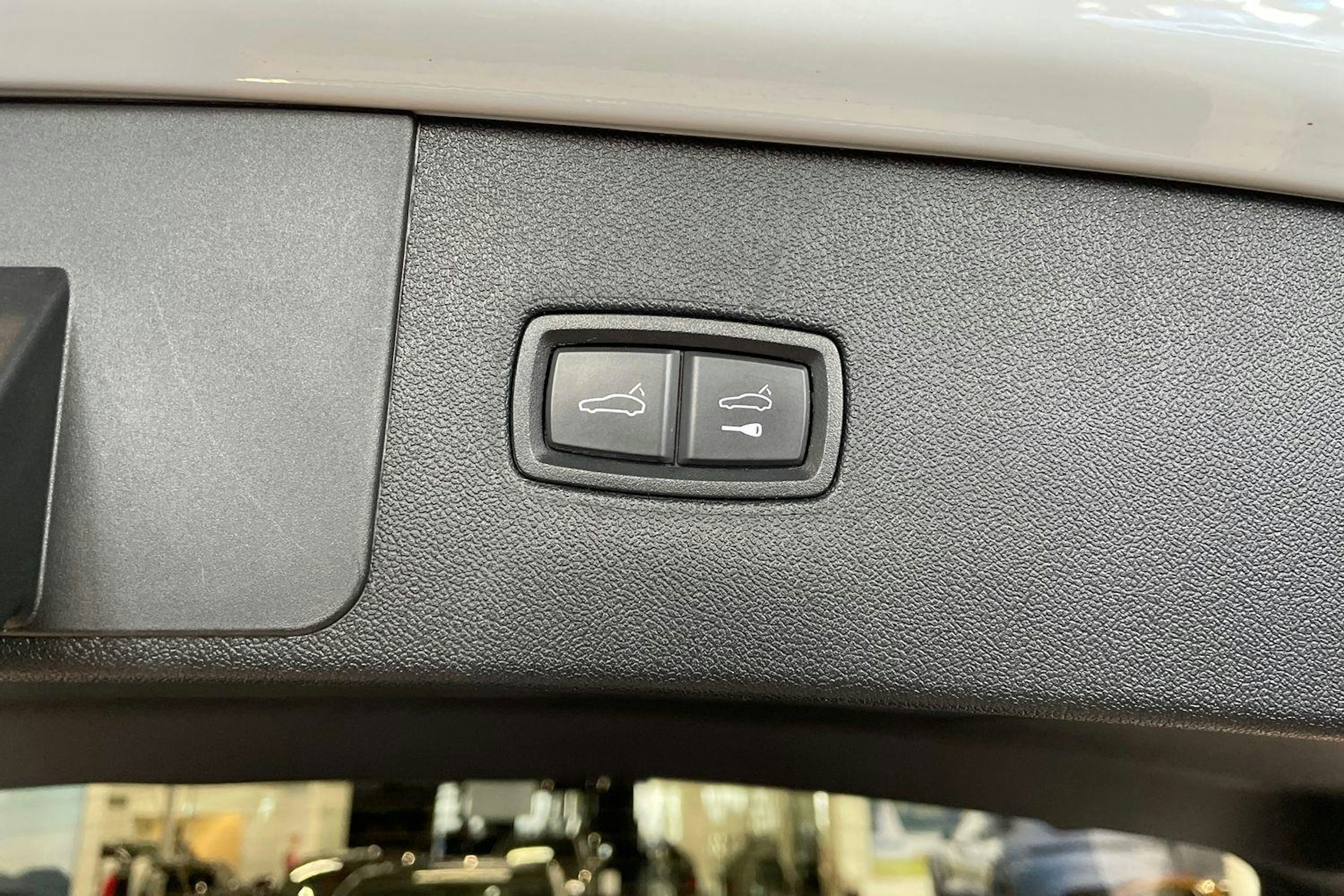 Valkoinen Porsche Cayenne 2021 kuva 23.