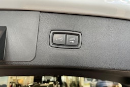 Valkoinen Porsche Cayenne 2021 kuva 23.