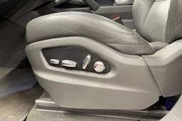 punainen Porsche Cayenne 2021 kuva 15.