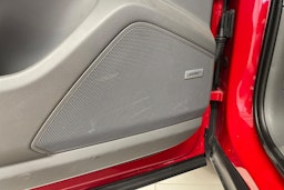 punainen Porsche Cayenne 2021 kuva 17.