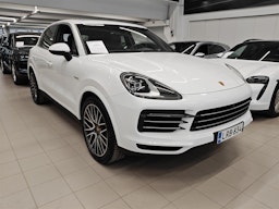 valkoinen Porsche Cayenne 2021 kuva 1.