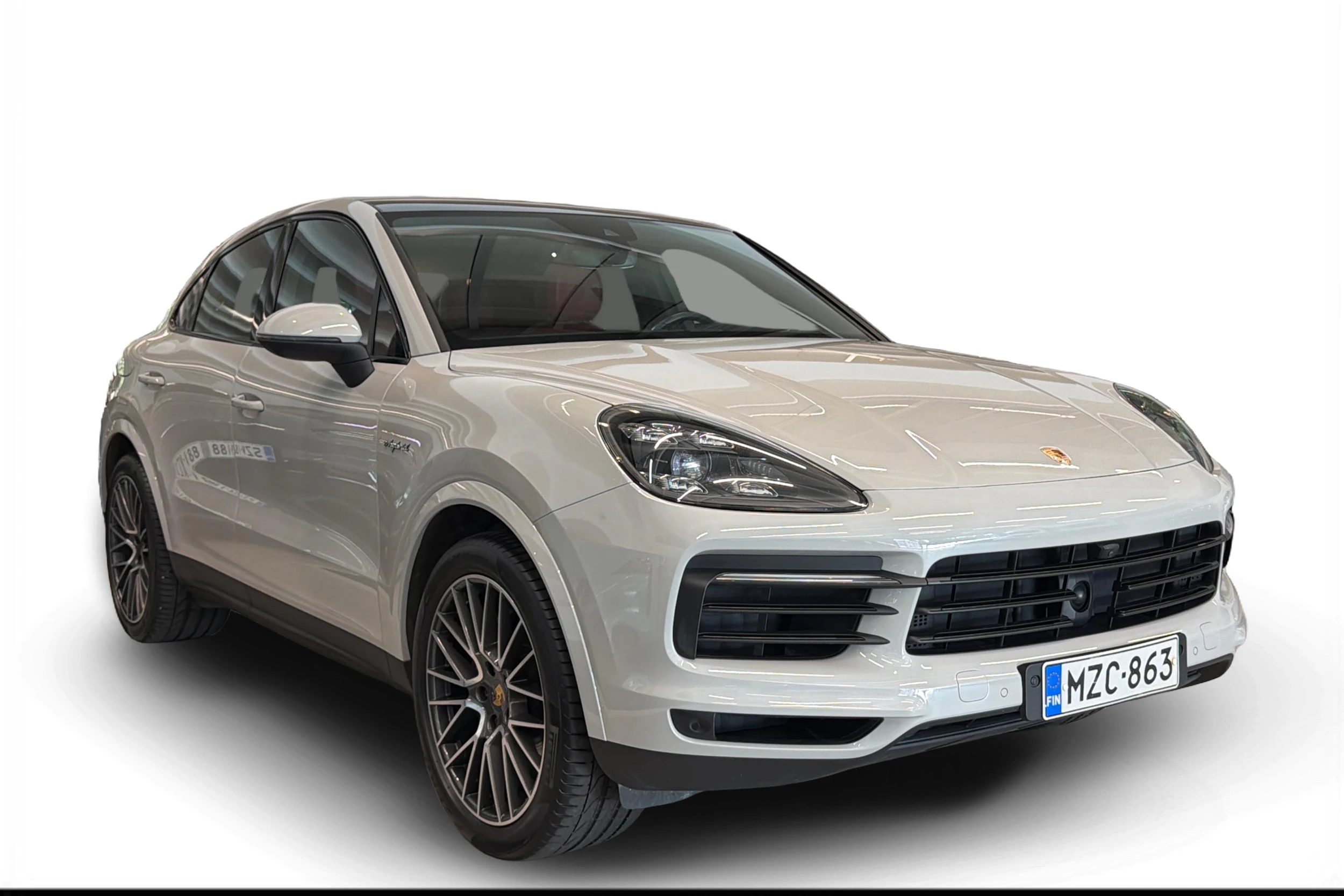valkoinen Porsche Cayenne 2021 kuva 1.