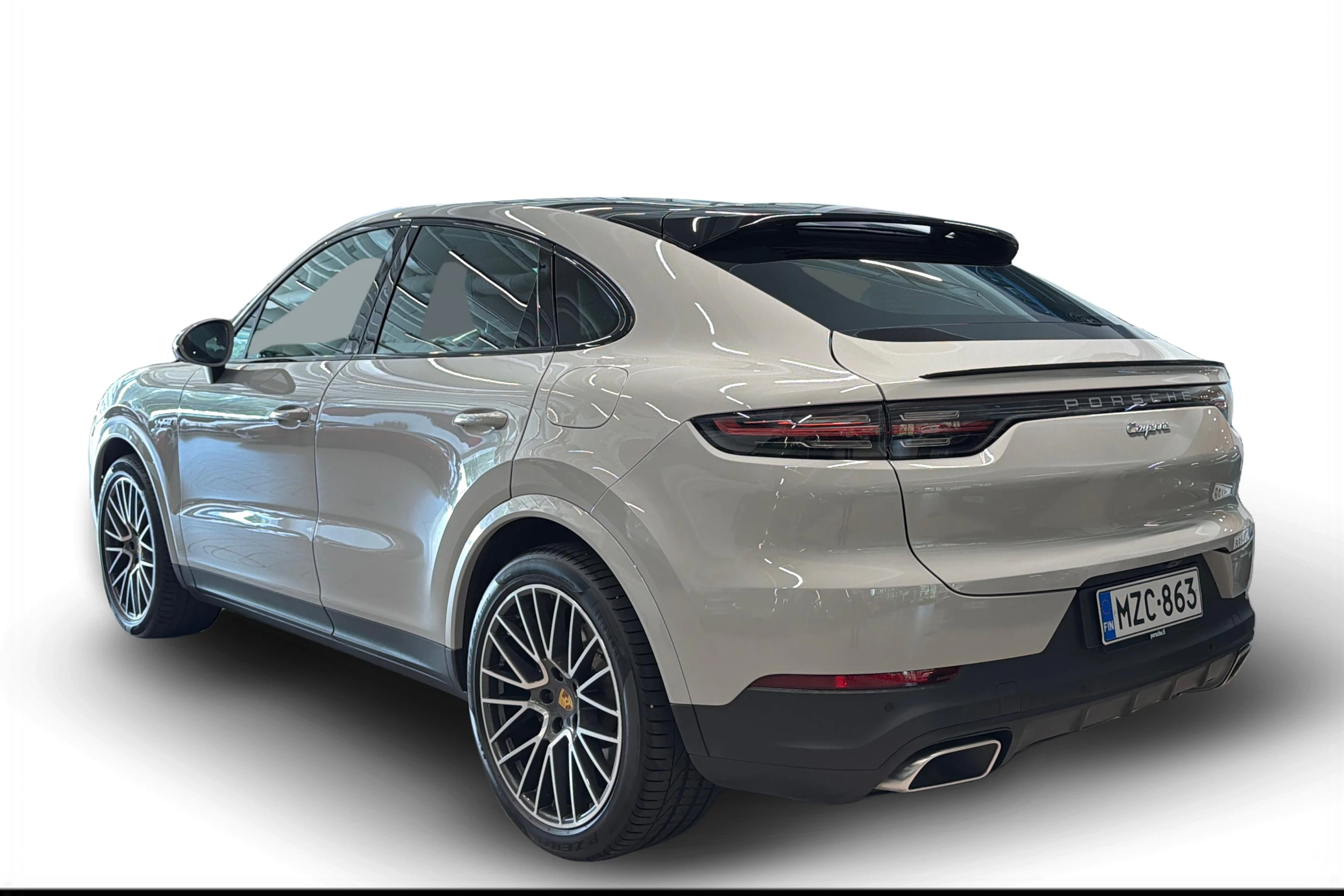 valkoinen Porsche Cayenne 2021 kuva 2.