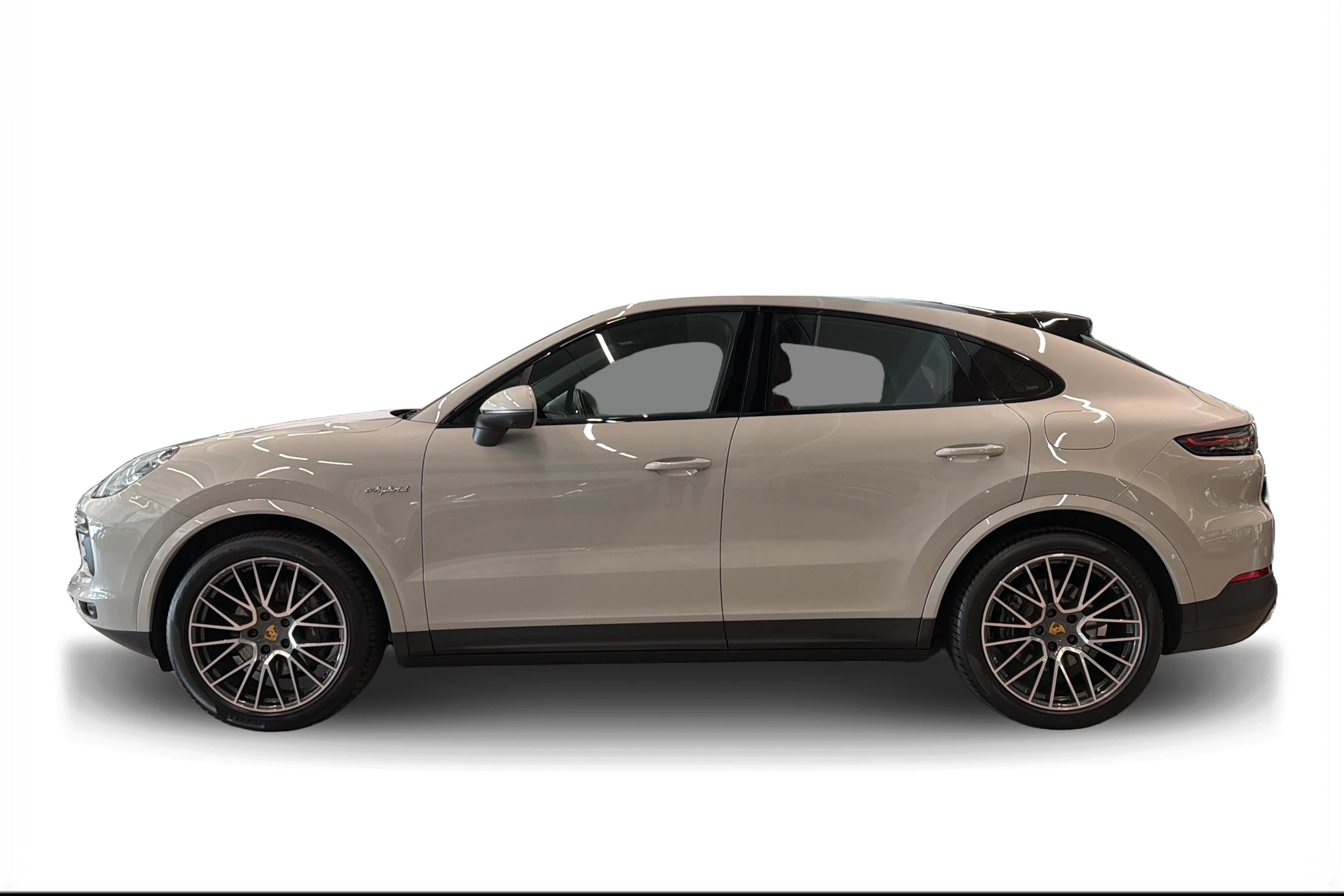 valkoinen Porsche Cayenne 2021 kuva 5.