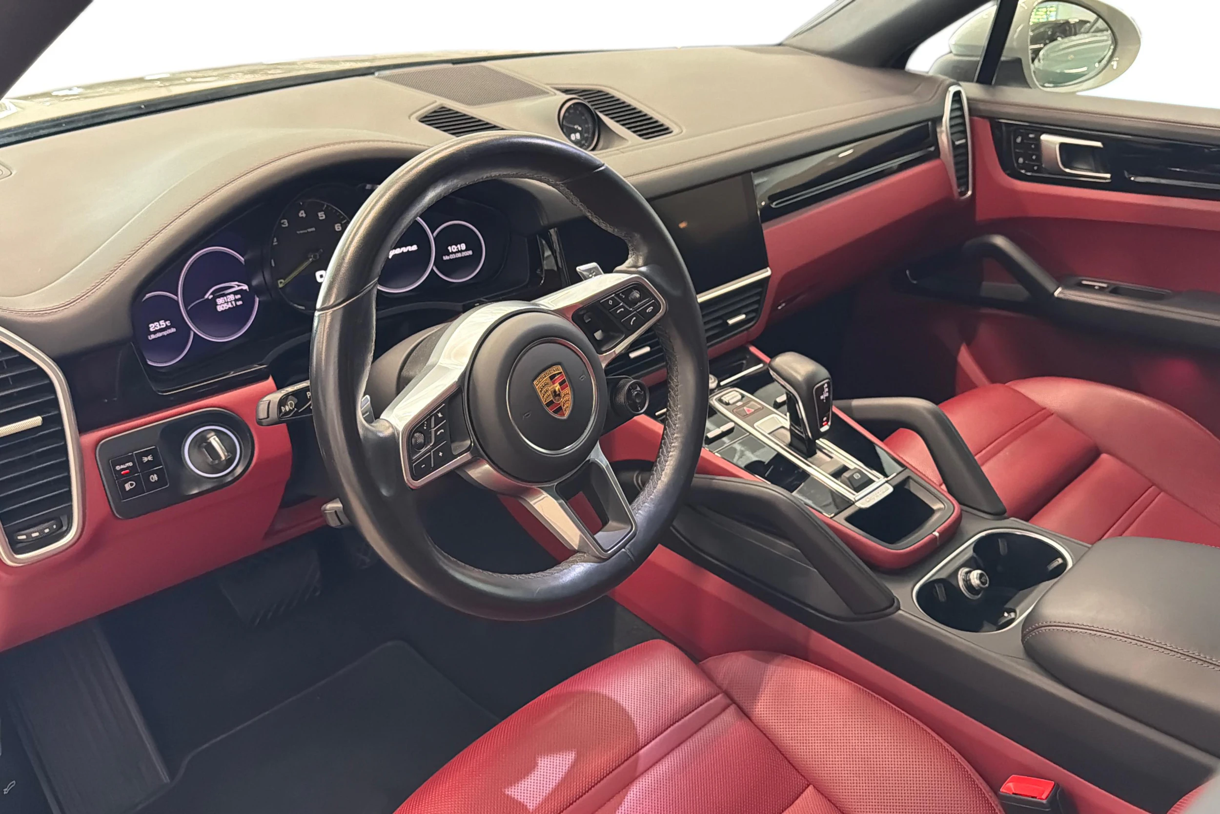 valkoinen Porsche Cayenne 2021 kuva 6.