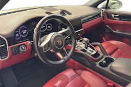 valkoinen Porsche Cayenne 2021 kuva 6.