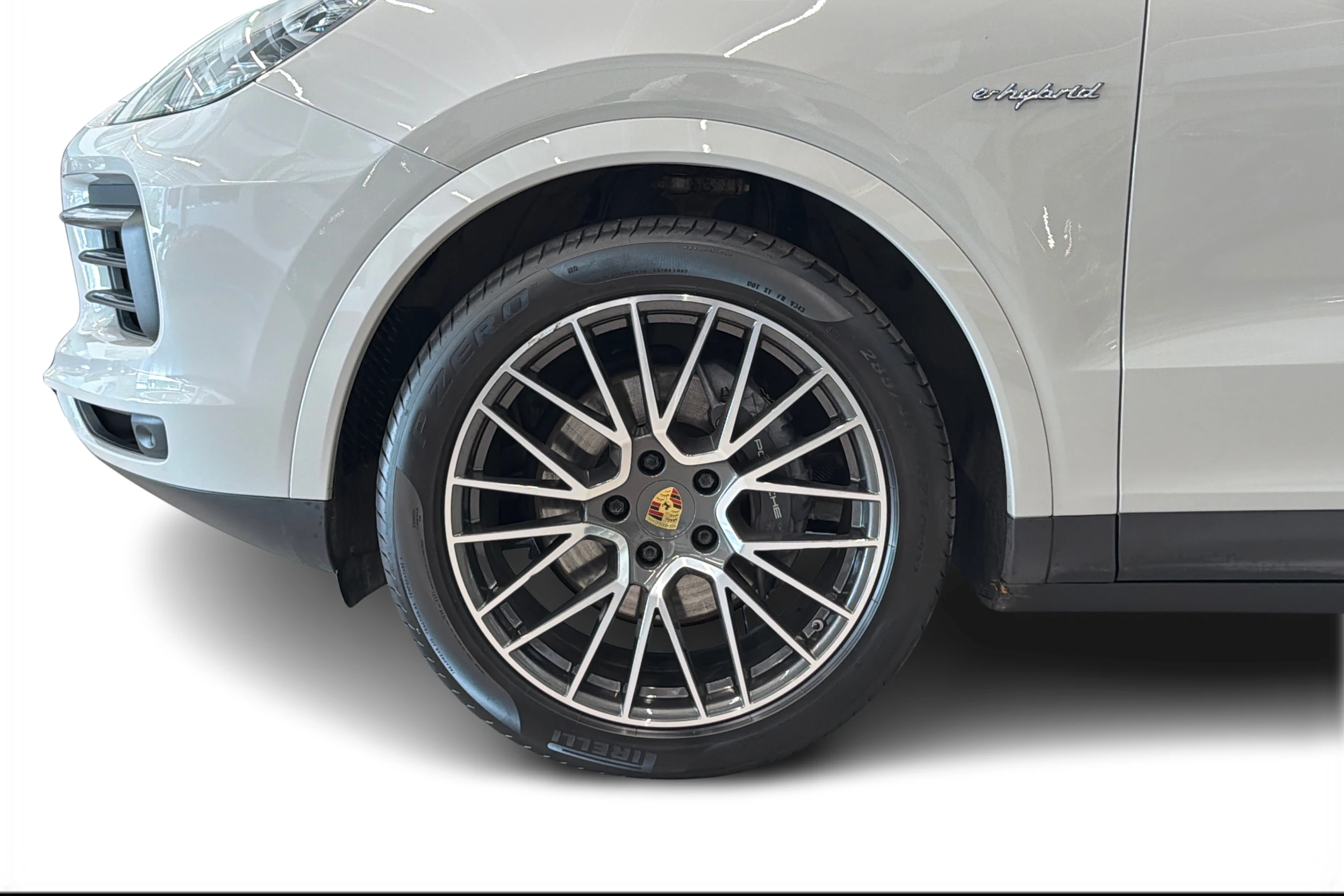 valkoinen Porsche Cayenne 2021 kuva 8.