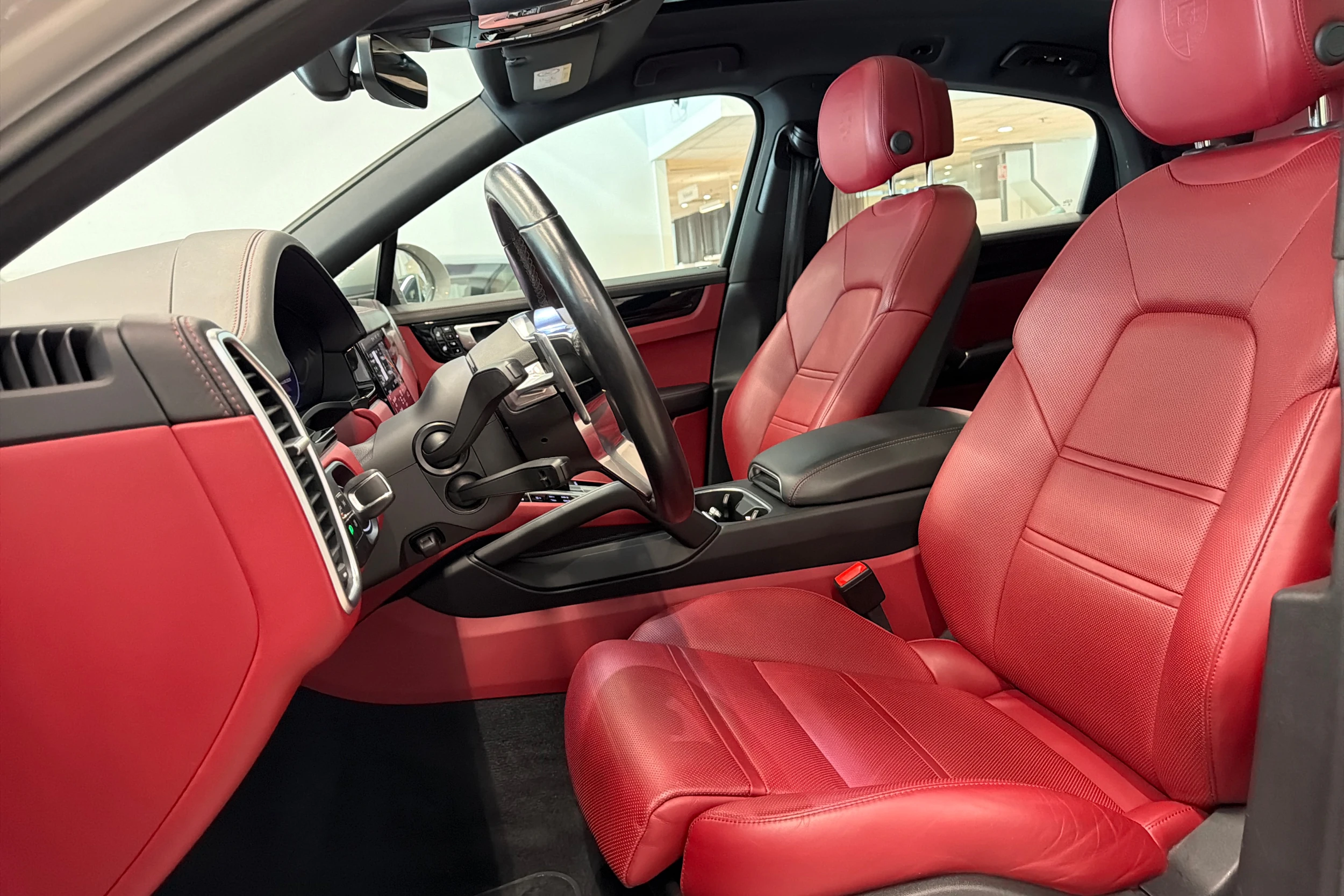 valkoinen Porsche Cayenne 2021 kuva 9.
