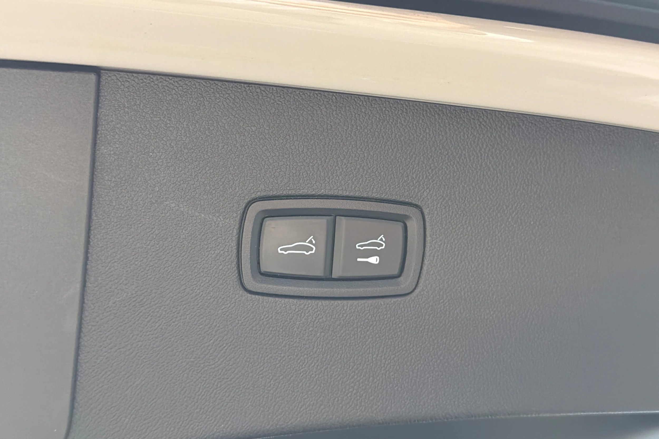 valkoinen Porsche Cayenne 2021 kuva 14.
