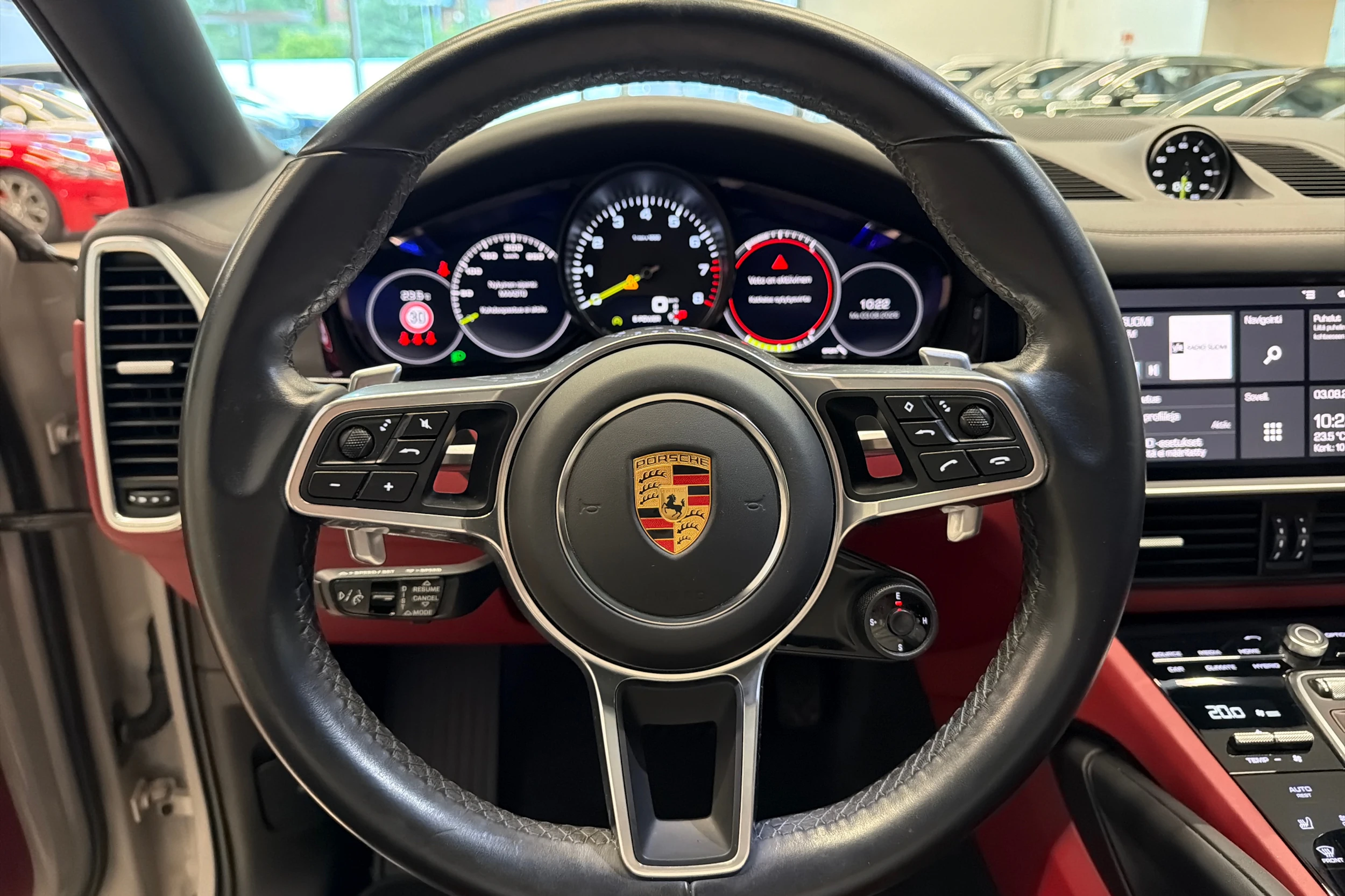 valkoinen Porsche Cayenne 2021 kuva 15.