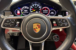 valkoinen Porsche Cayenne 2021 kuva 16.