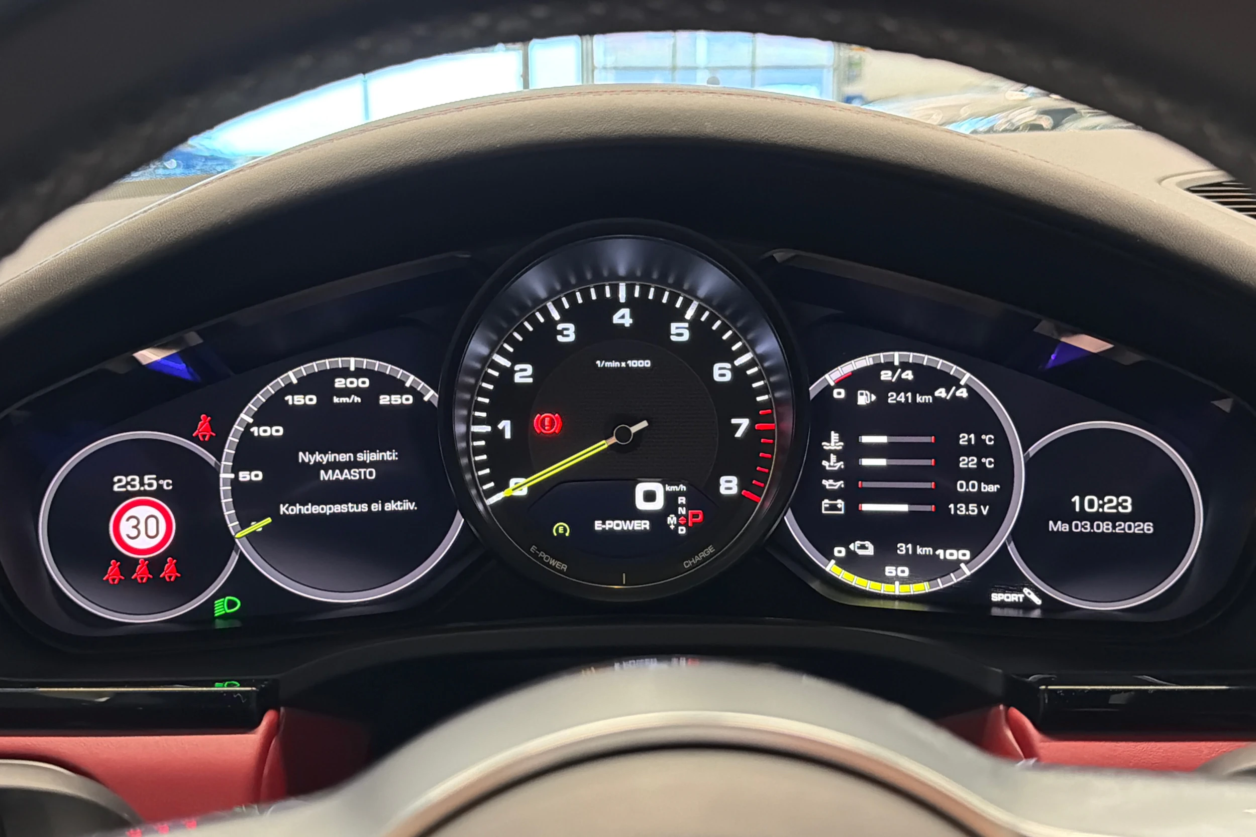 valkoinen Porsche Cayenne 2021 kuva 18.