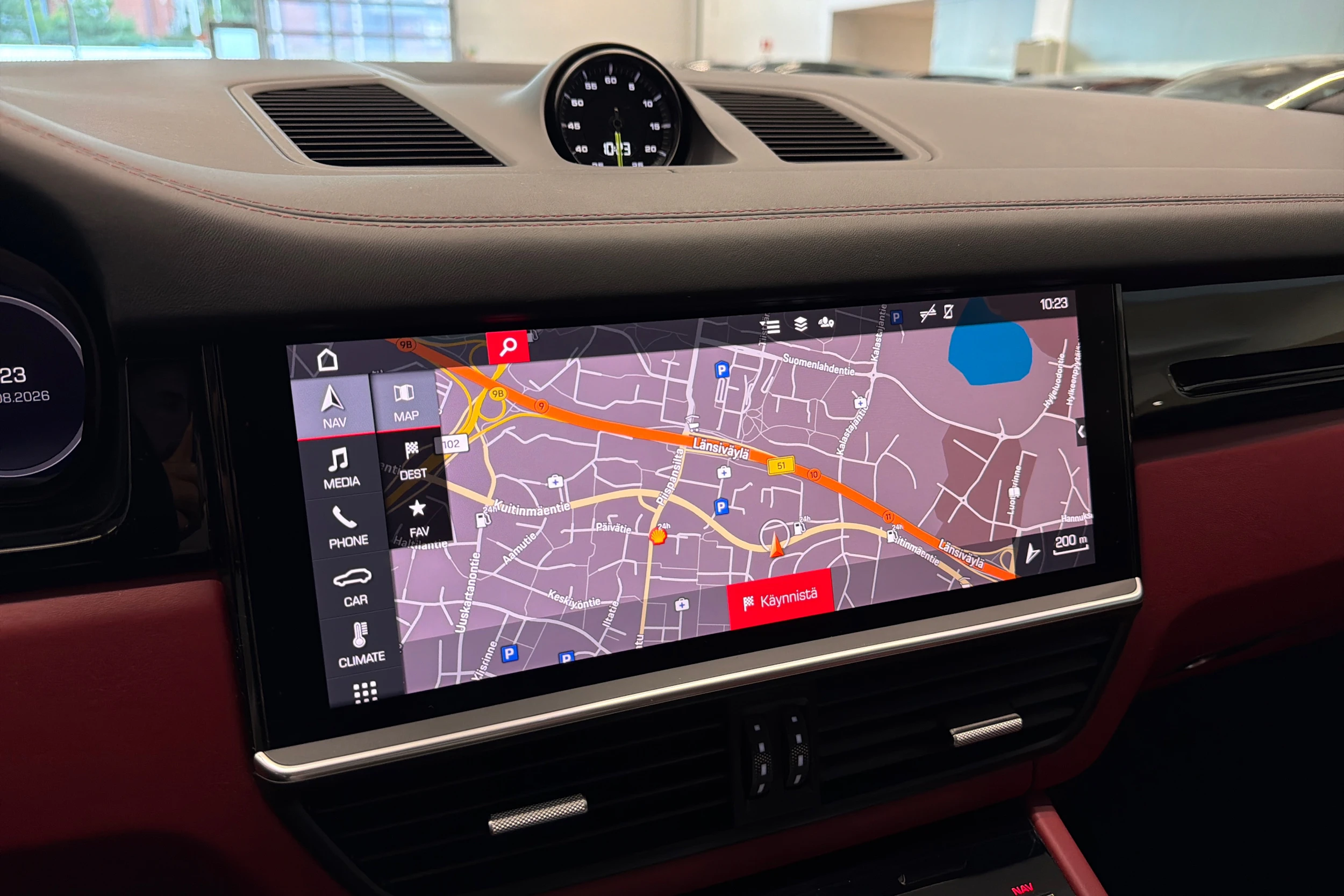 valkoinen Porsche Cayenne 2021 kuva 22.