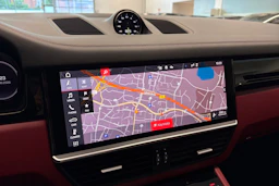 valkoinen Porsche Cayenne 2021 kuva 22.