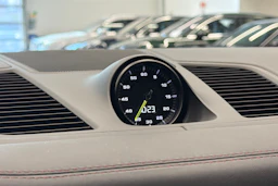 valkoinen Porsche Cayenne 2021 kuva 23.