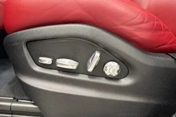 valkoinen Porsche Cayenne 2021 kuva 27.