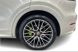 Ruskea (beige) Porsche Cayenne 2021 kuva 9.