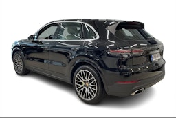 musta Porsche Cayenne 2021 kuva 2.
