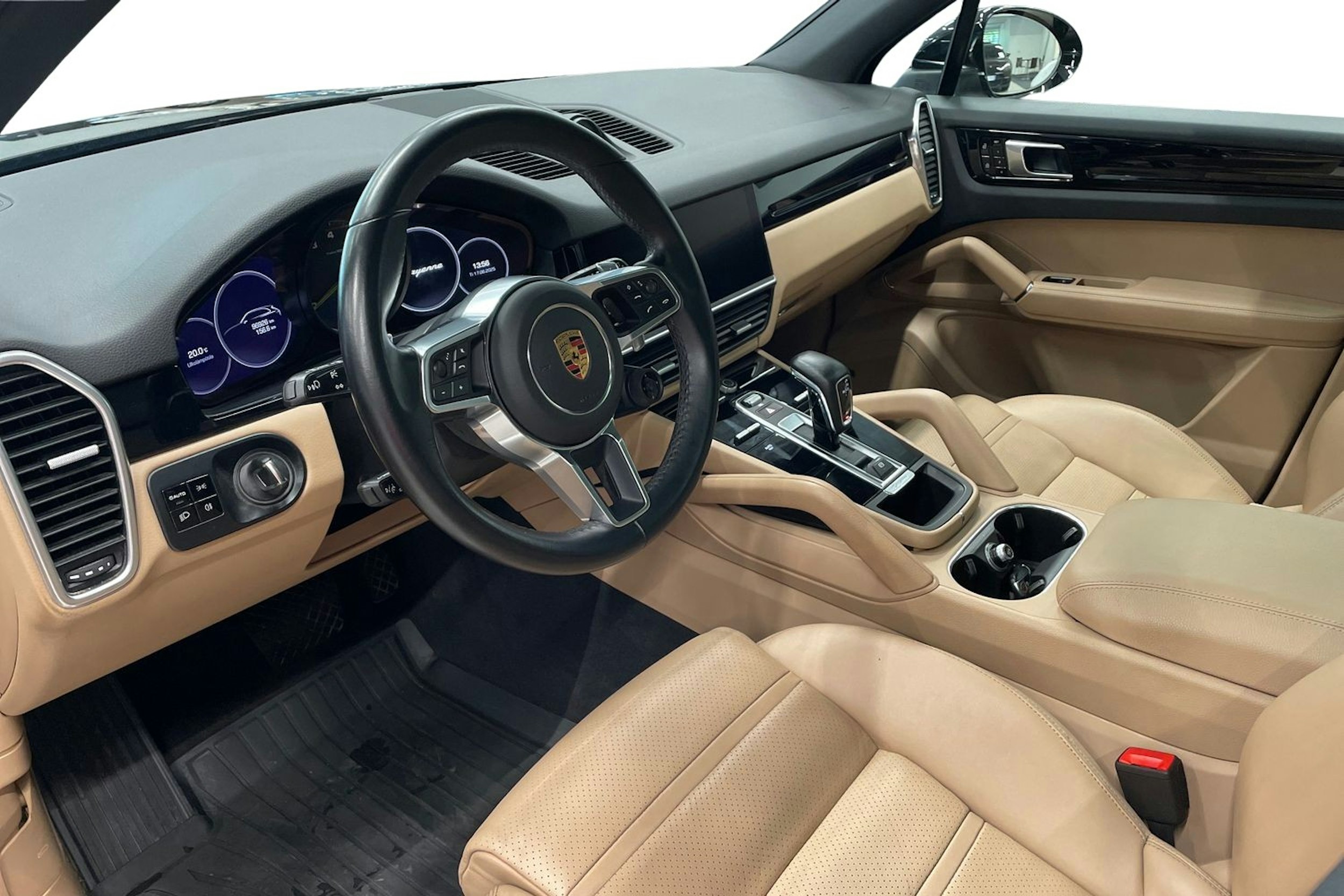 musta Porsche Cayenne 2021 kuva 6.