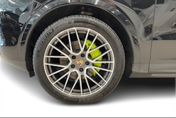 musta Porsche Cayenne 2021 kuva 9.