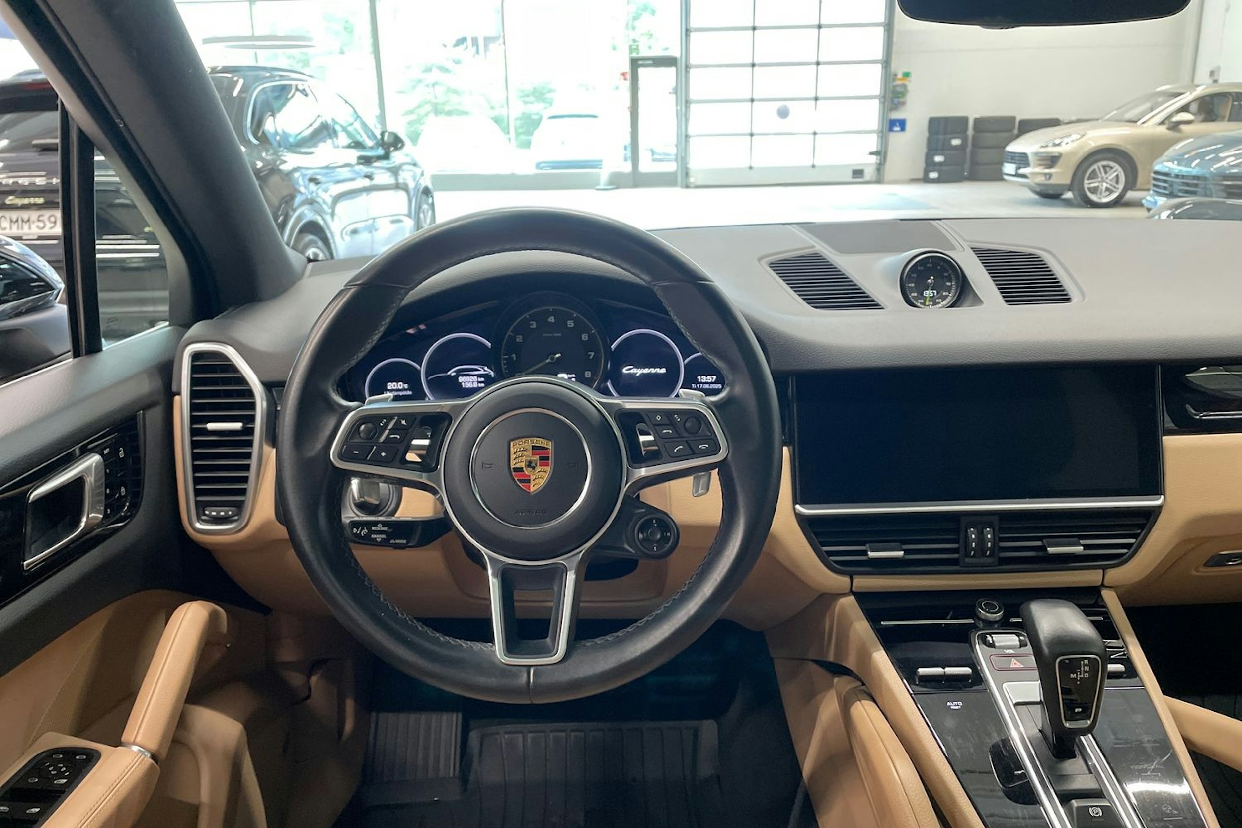 musta Porsche Cayenne 2021 kuva 10.