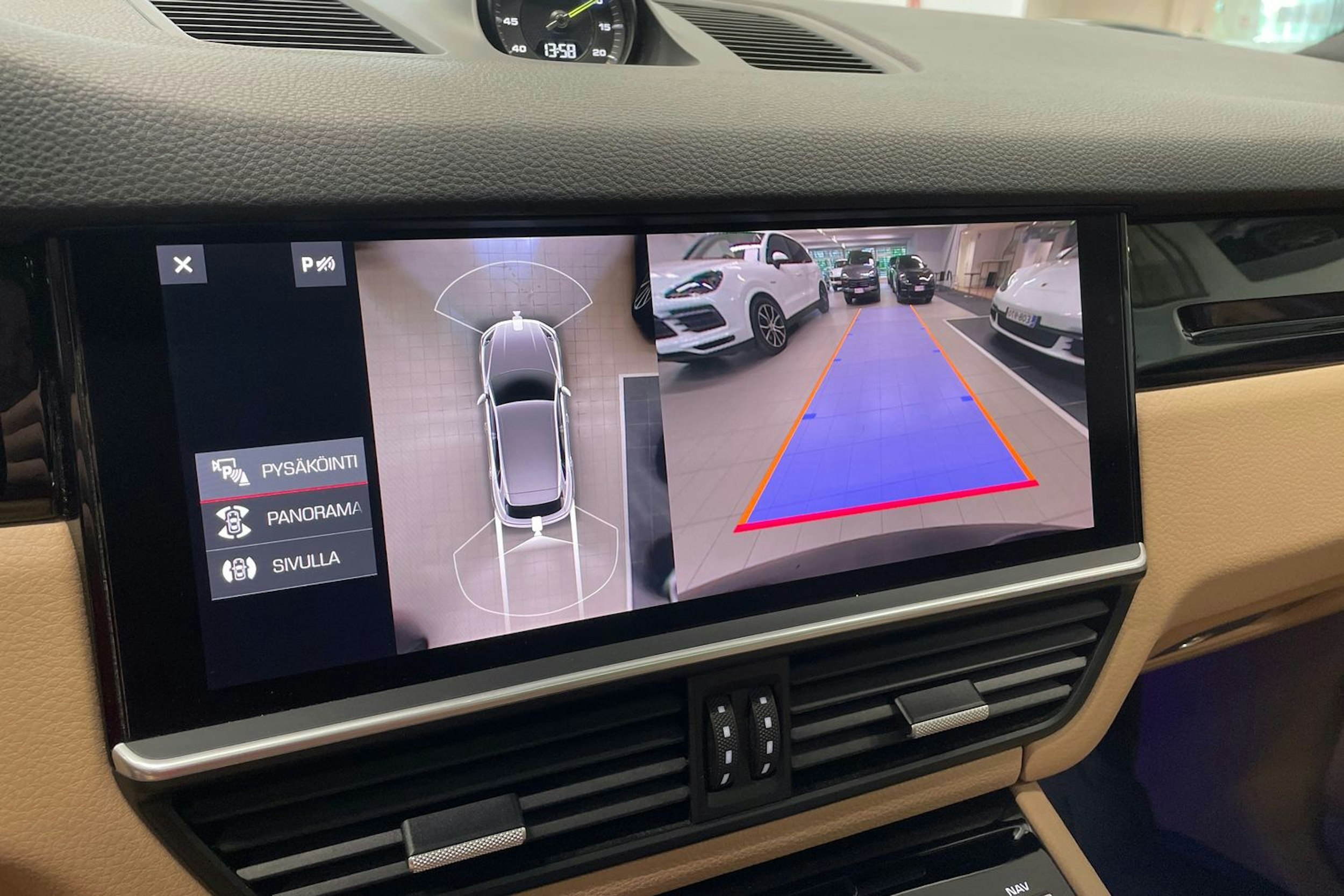 musta Porsche Cayenne 2021 kuva 12.