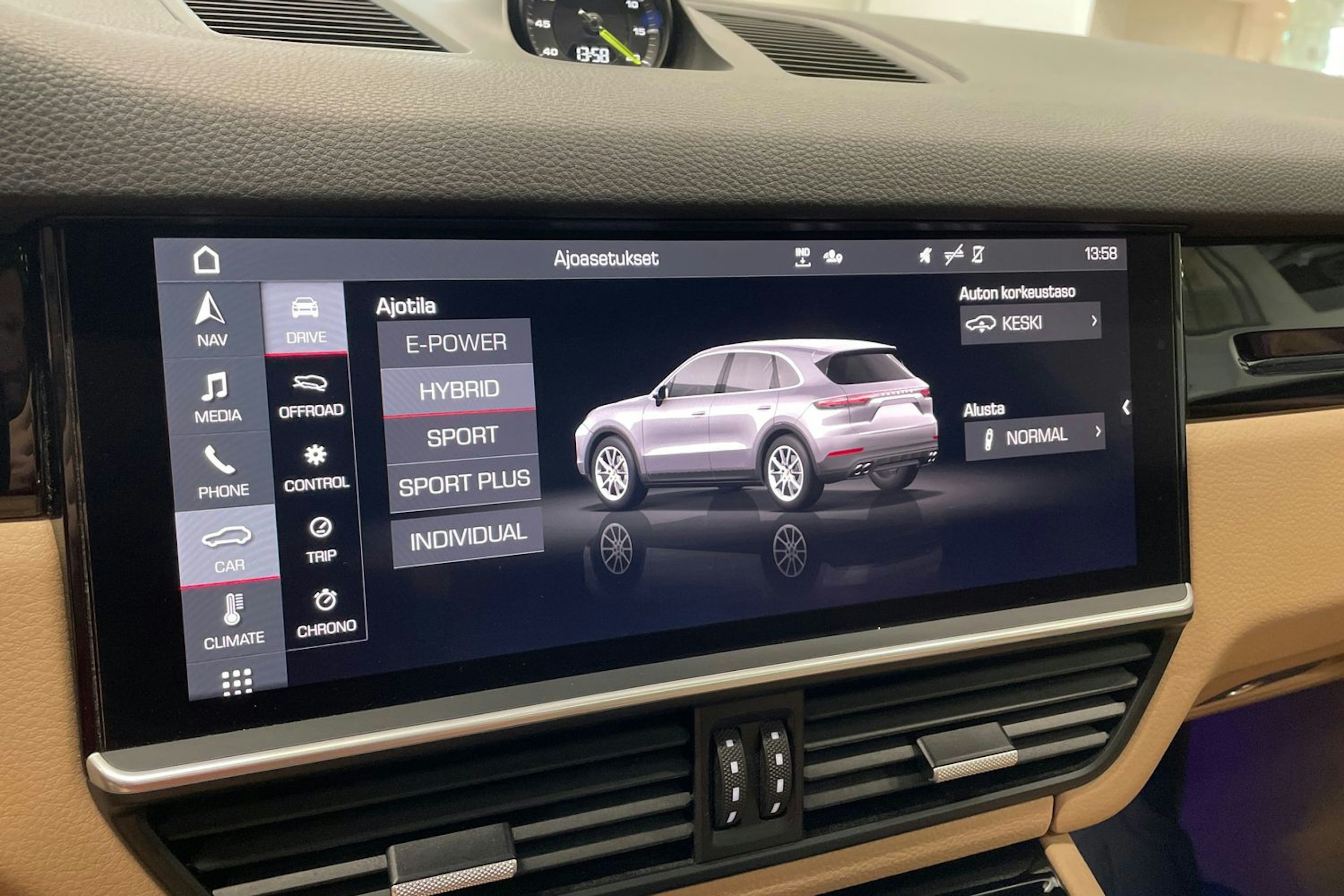 musta Porsche Cayenne 2021 kuva 13.