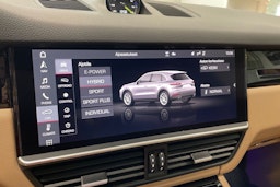 musta Porsche Cayenne 2021 kuva 13.