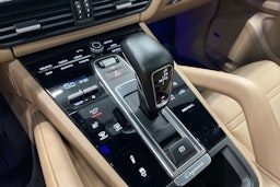 musta Porsche Cayenne 2021 kuva 14.