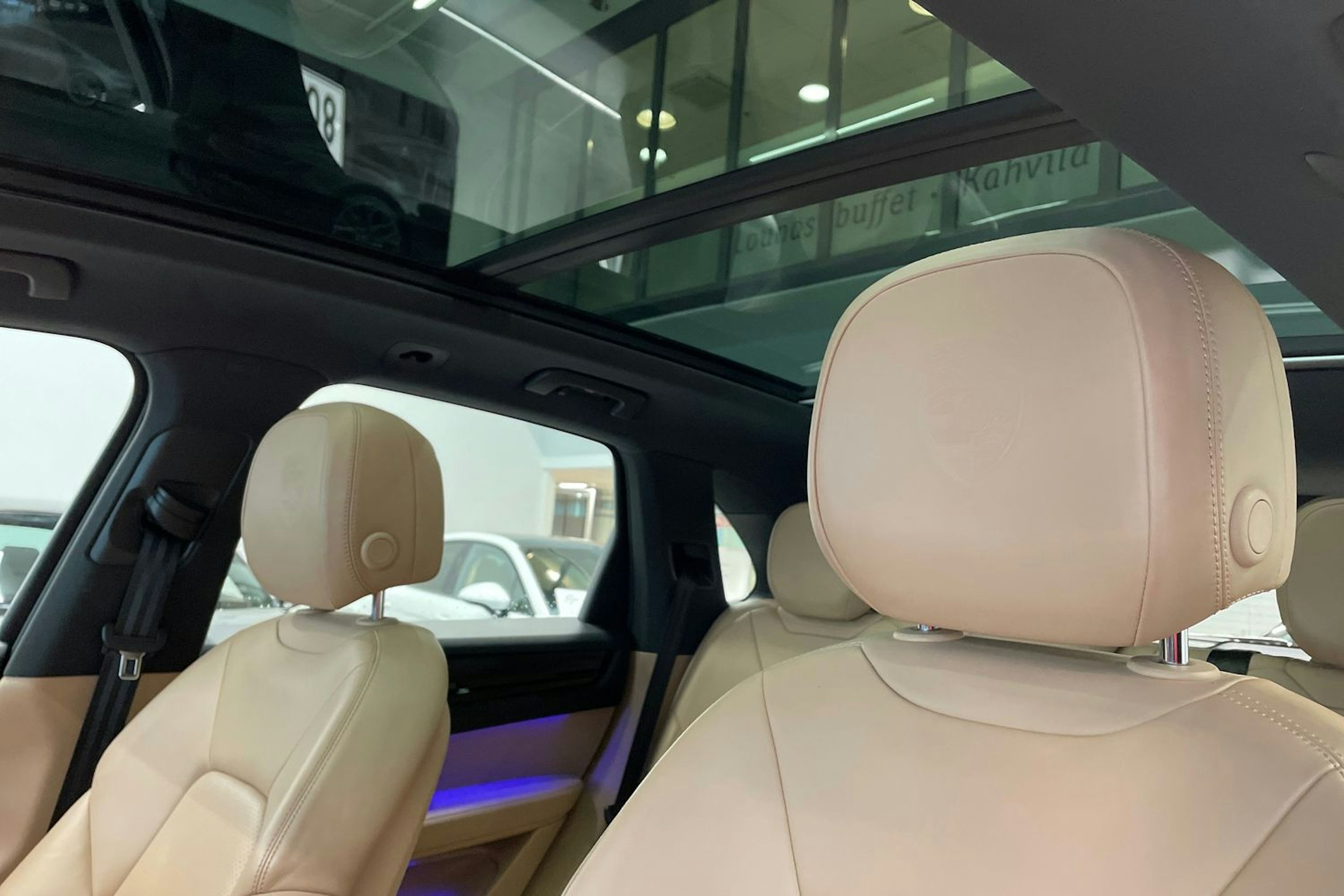 musta Porsche Cayenne 2021 kuva 16.