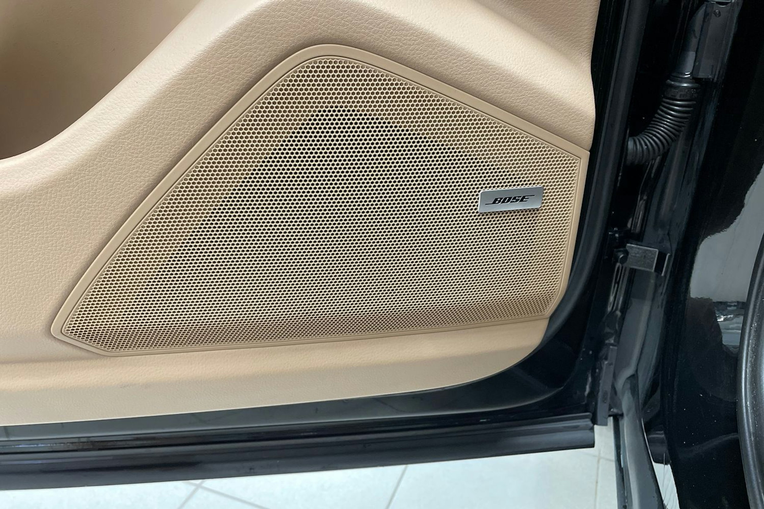 musta Porsche Cayenne 2021 kuva 17.