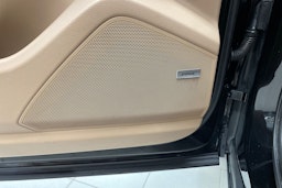 musta Porsche Cayenne 2021 kuva 17.