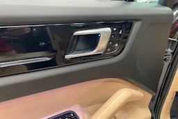musta Porsche Cayenne 2021 kuva 18.