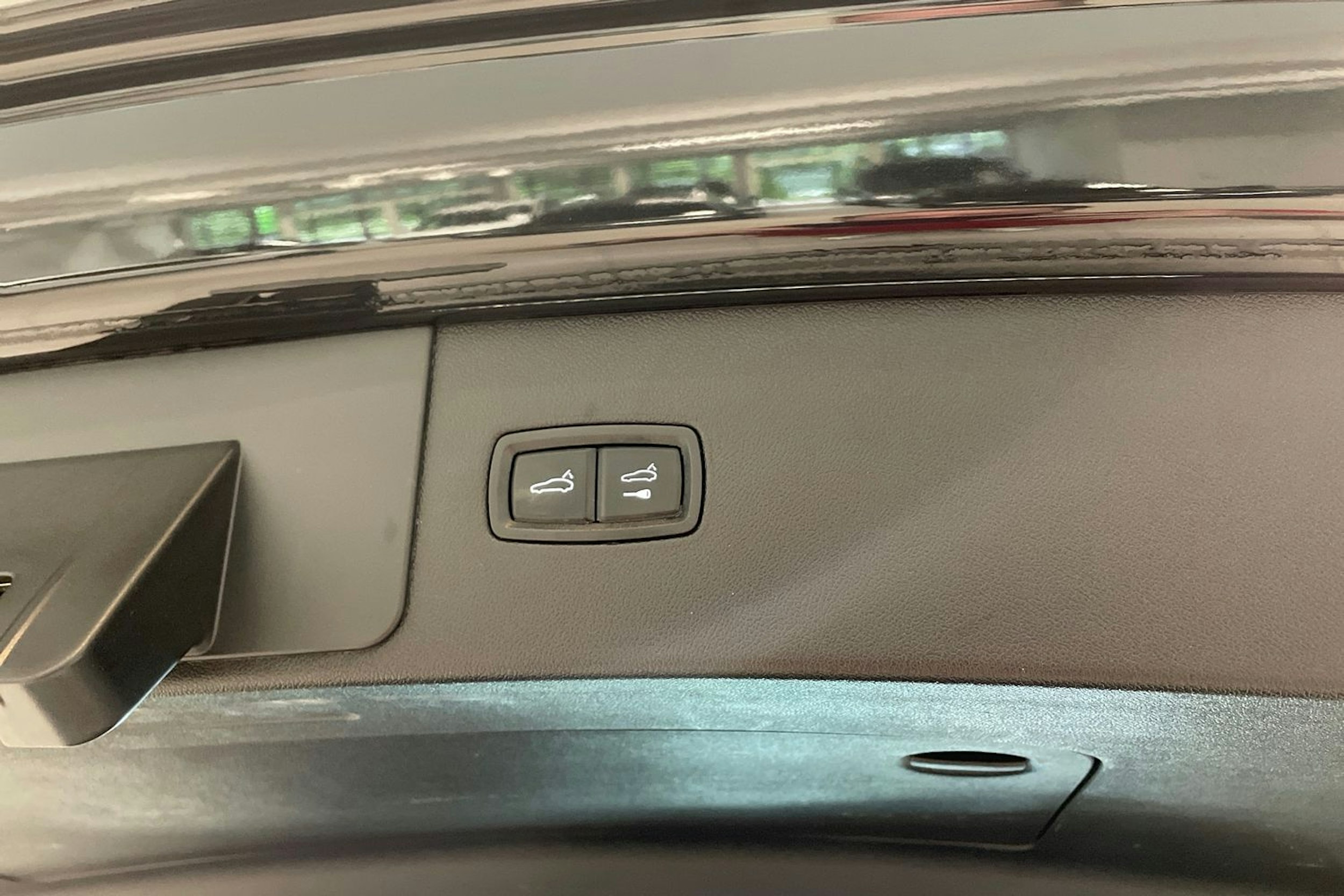 musta Porsche Cayenne 2021 kuva 20.