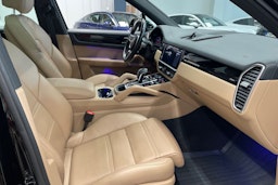 musta Porsche Cayenne 2021 kuva 21.