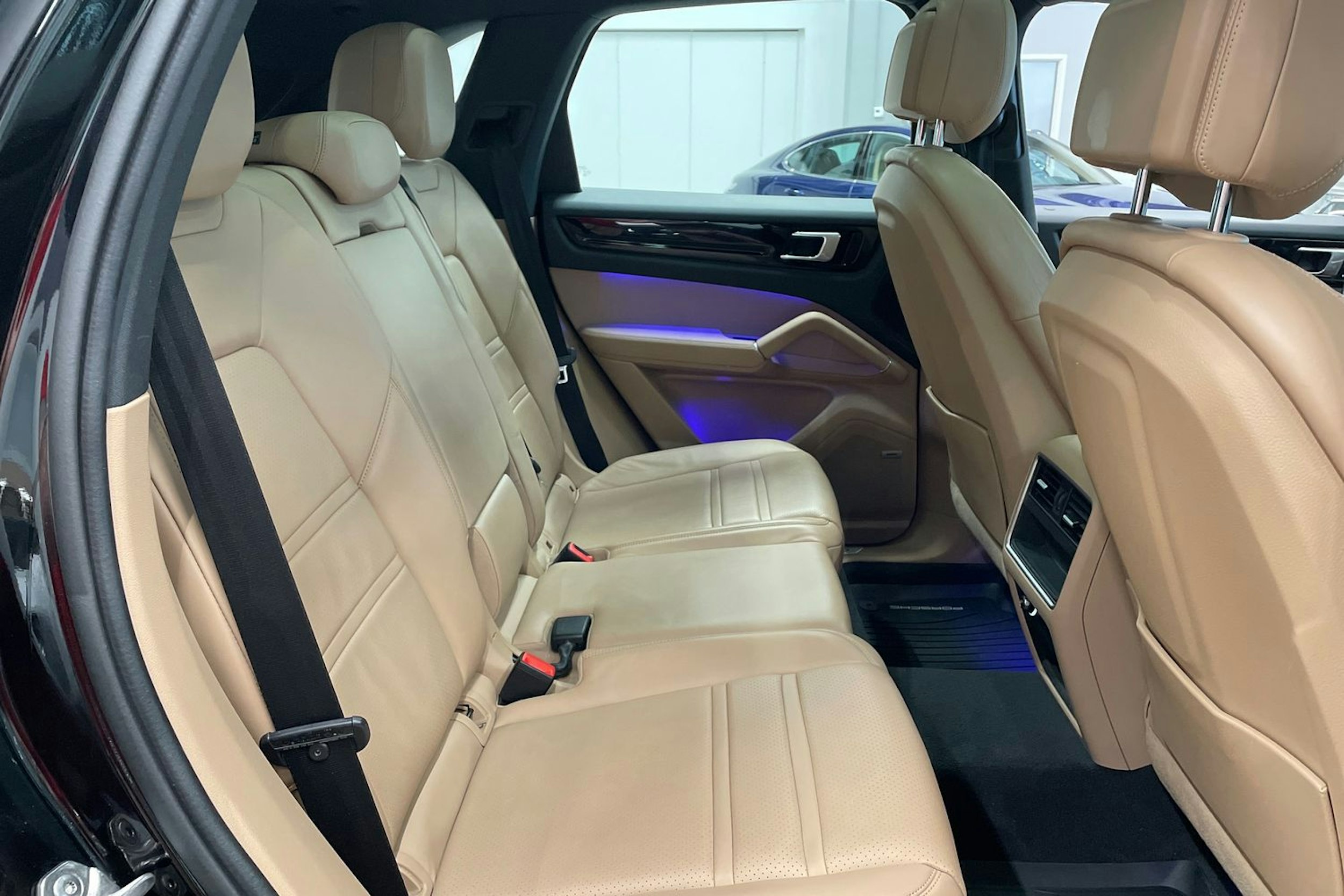 musta Porsche Cayenne 2021 kuva 22.