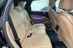 musta Porsche Cayenne 2021 kuva 22.