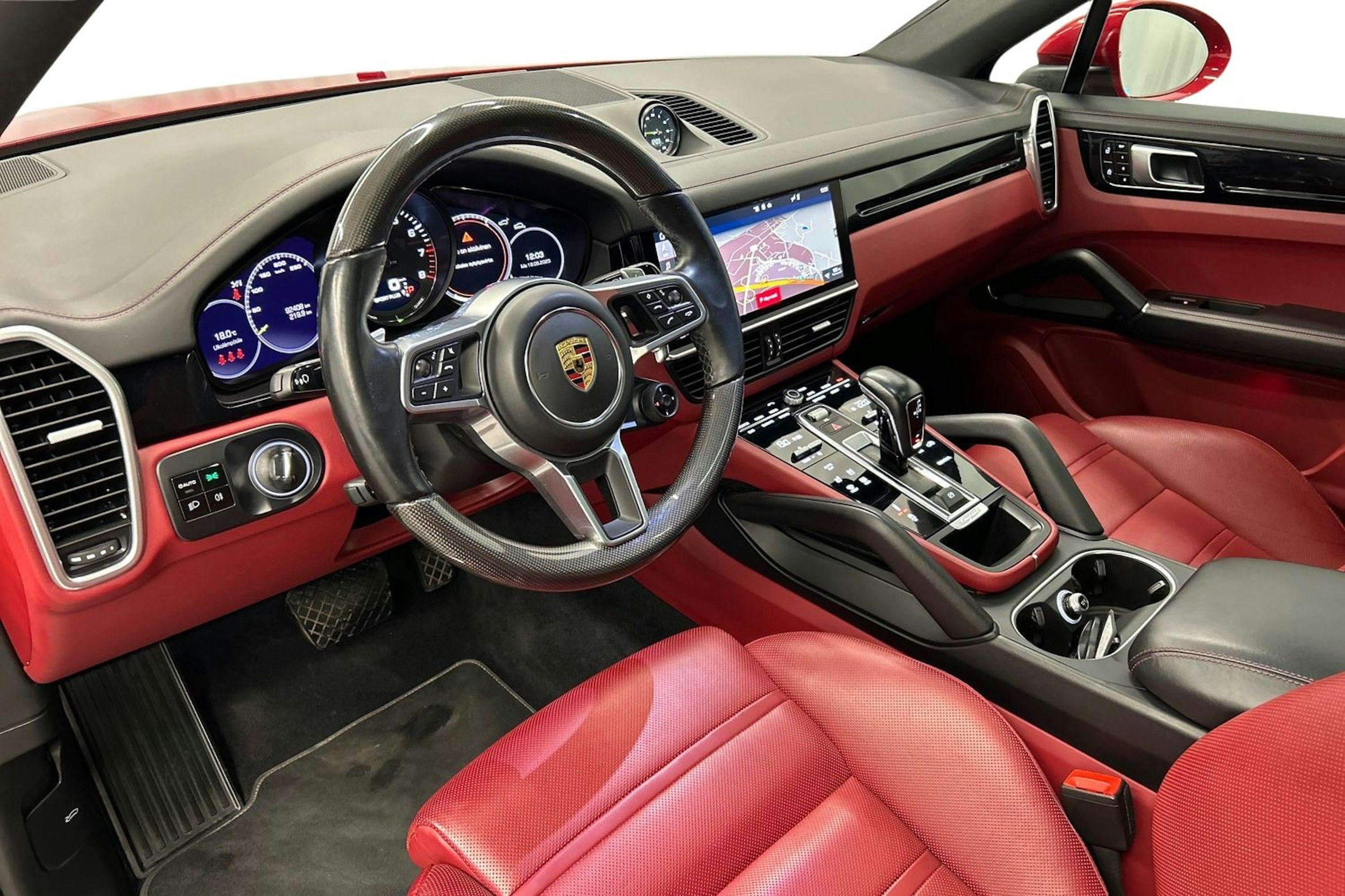 punainen Porsche Cayenne 2021 kuva 7.