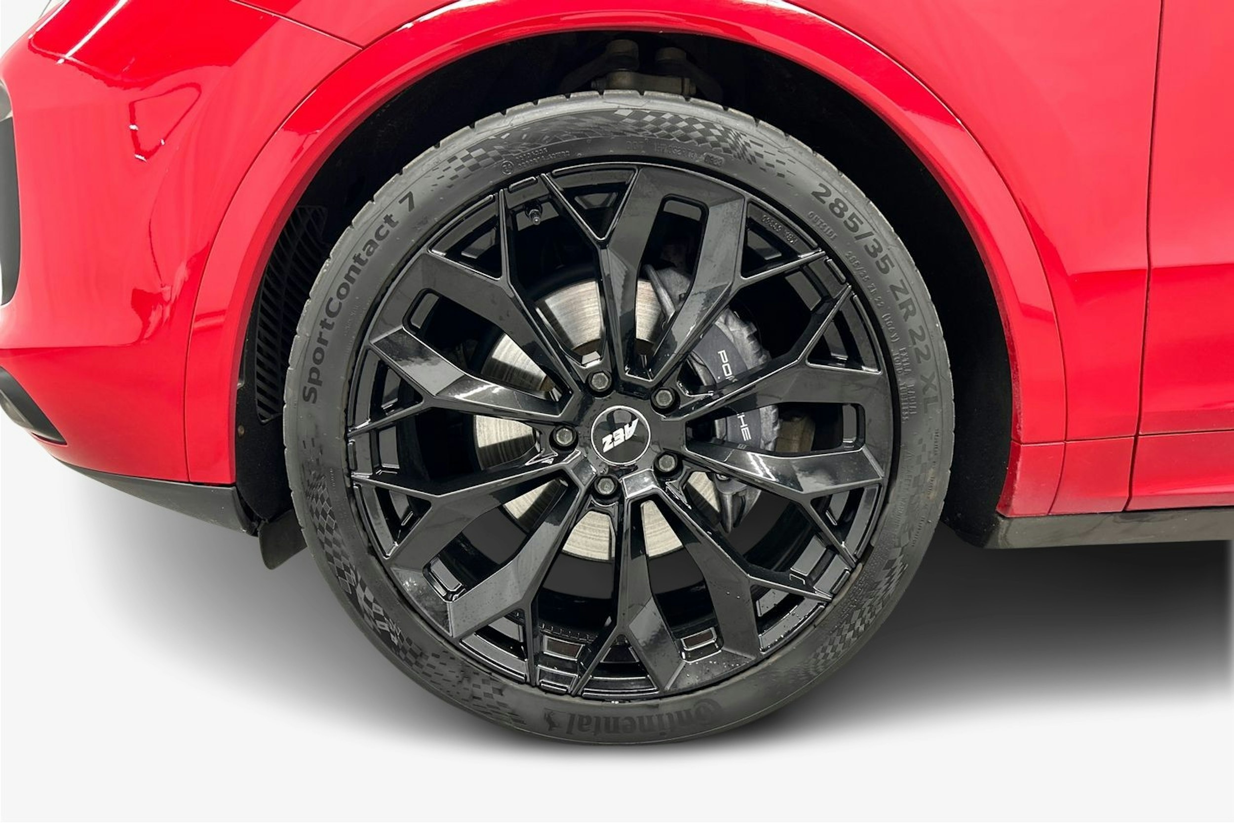 punainen Porsche Cayenne 2021 kuva 11.