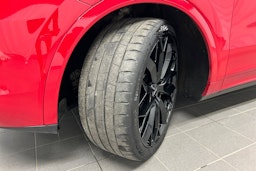 punainen Porsche Cayenne 2021 kuva 13.