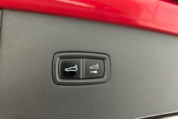 punainen Porsche Cayenne 2021 kuva 15.