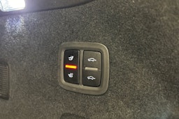 punainen Porsche Cayenne 2021 kuva 16.