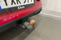 punainen Porsche Cayenne 2021 kuva 17.