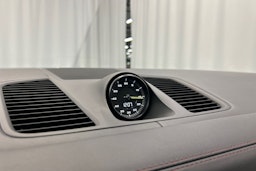 punainen Porsche Cayenne 2021 kuva 29.