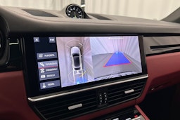 punainen Porsche Cayenne 2021 kuva 31.
