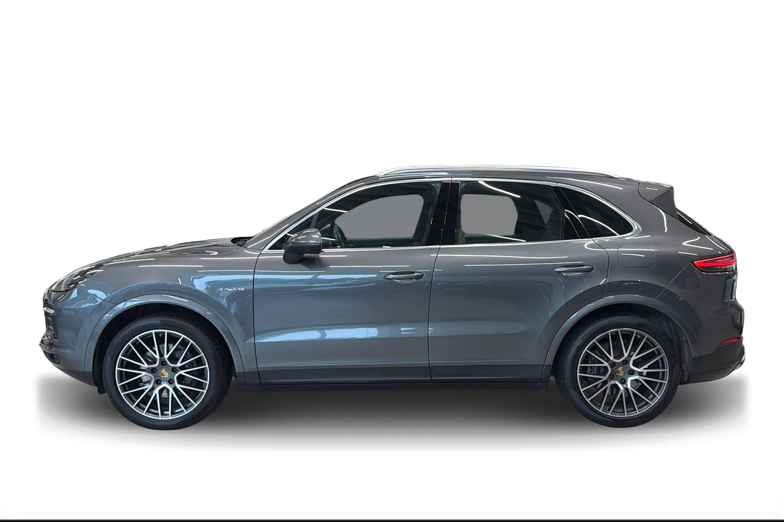 Harmaa Porsche Cayenne 2021 kuva 5.