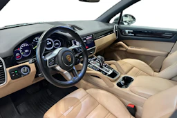 Harmaa Porsche Cayenne 2021 kuva 6.
