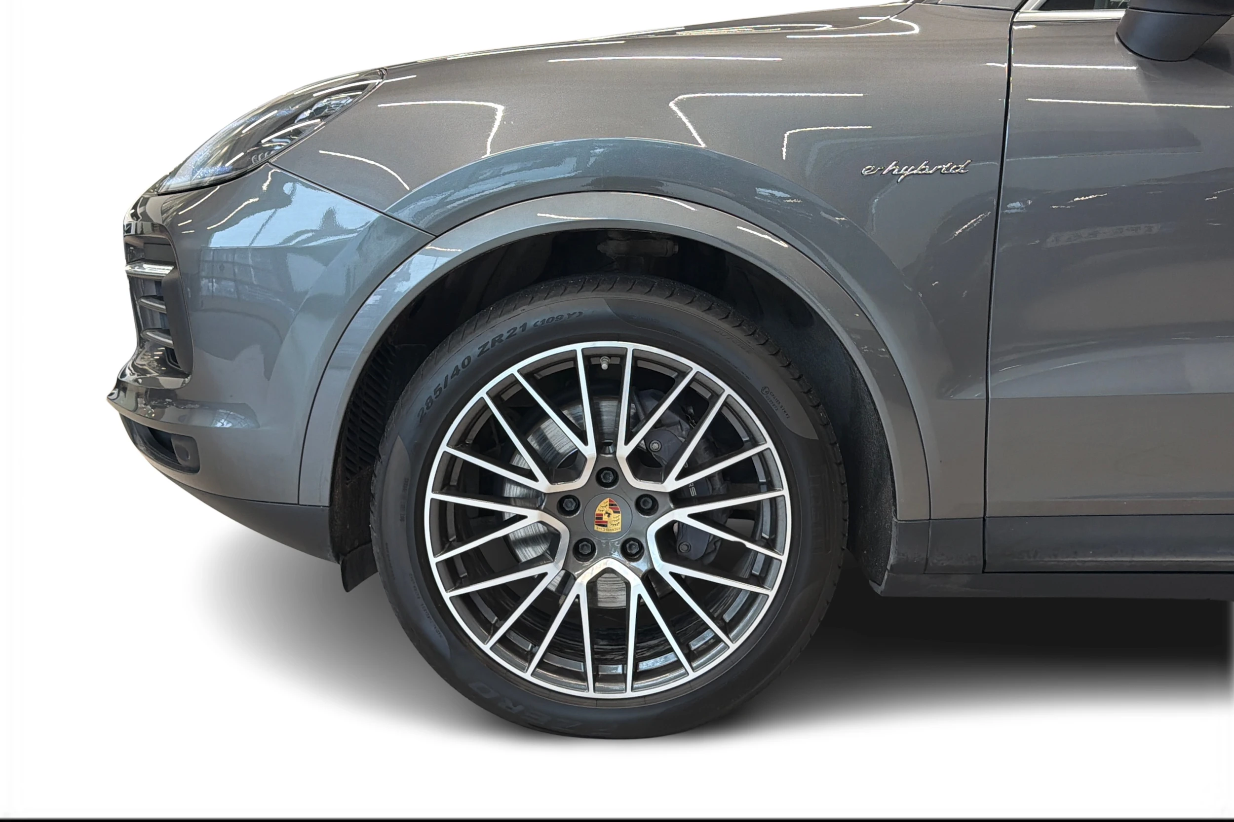 Harmaa Porsche Cayenne 2021 kuva 8.