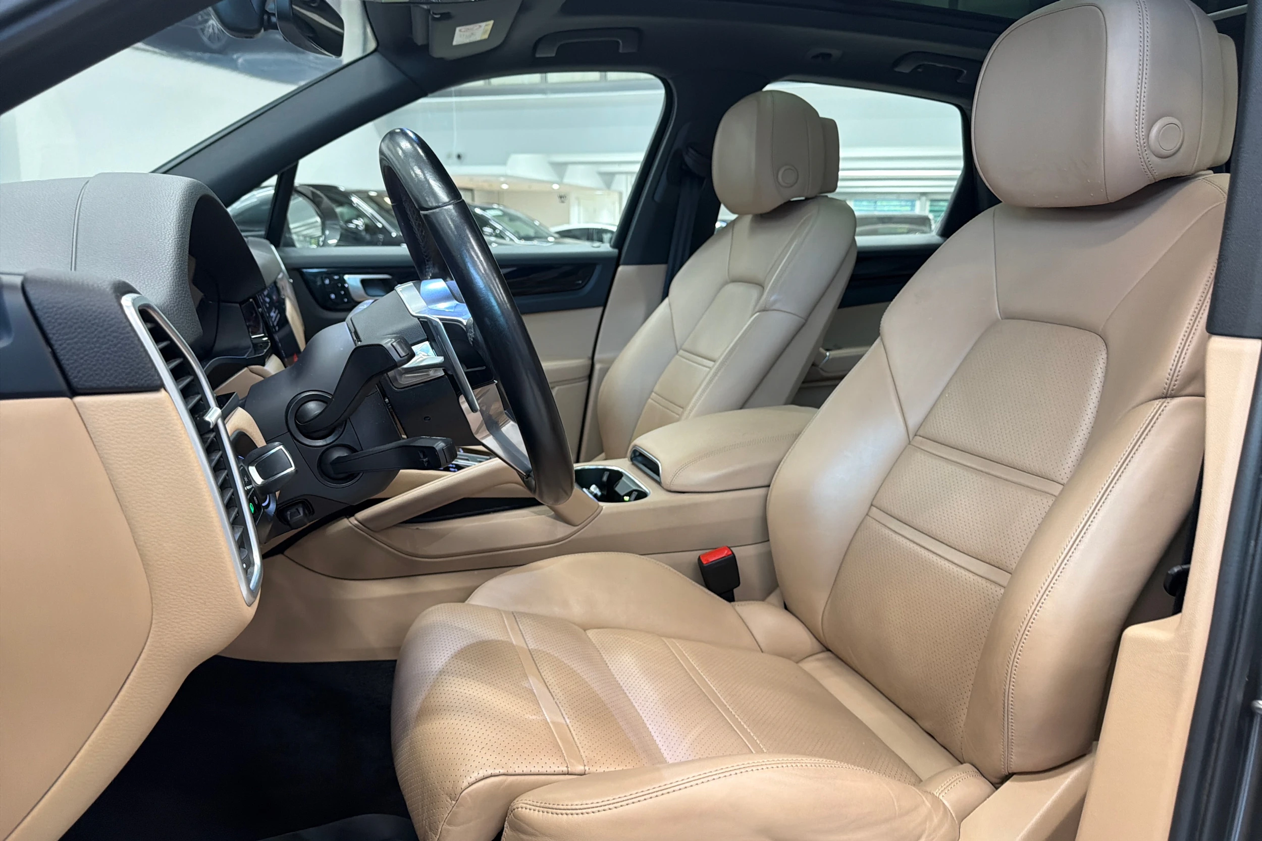 Harmaa Porsche Cayenne 2021 kuva 9.