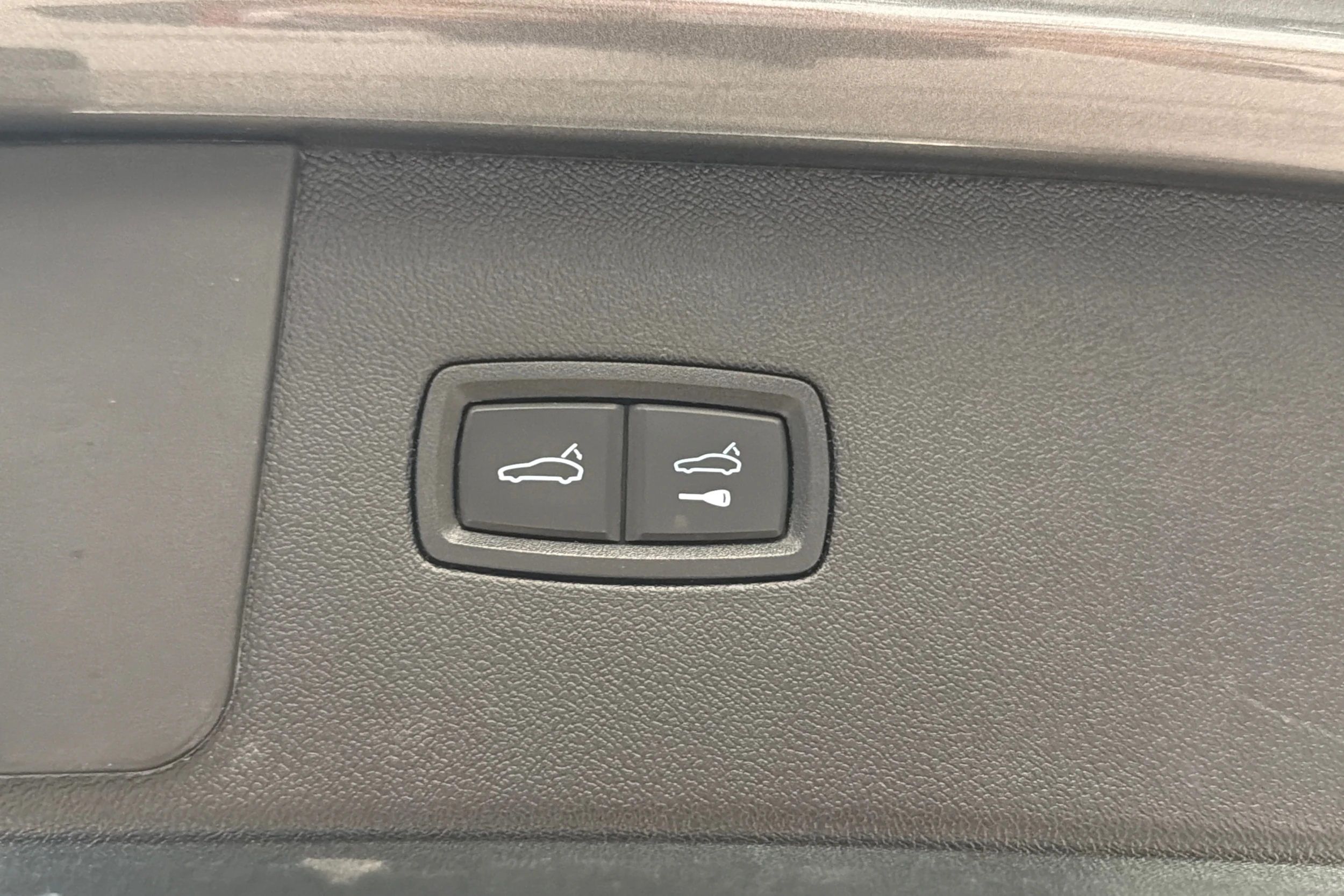 Harmaa Porsche Cayenne 2021 kuva 12.